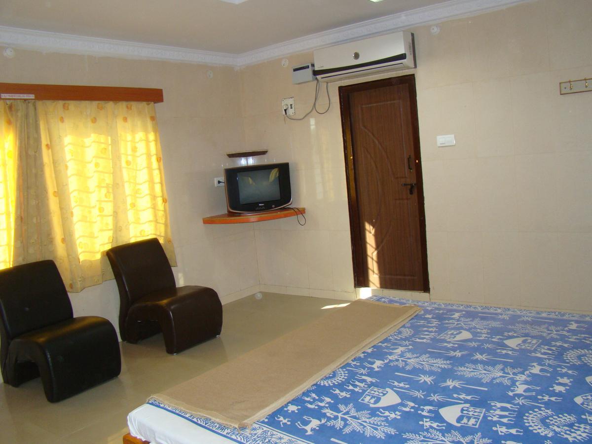 Sreeniketanam Lodge Mādhavaram Eksteriør bilde
