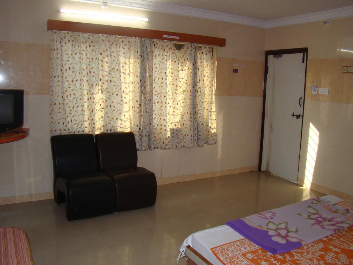 Sreeniketanam Lodge Mādhavaram Eksteriør bilde